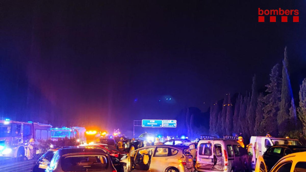 Baixen a 16 els ferits al xoc múltiple a la C-32 a Calella durant una intensa pedregada