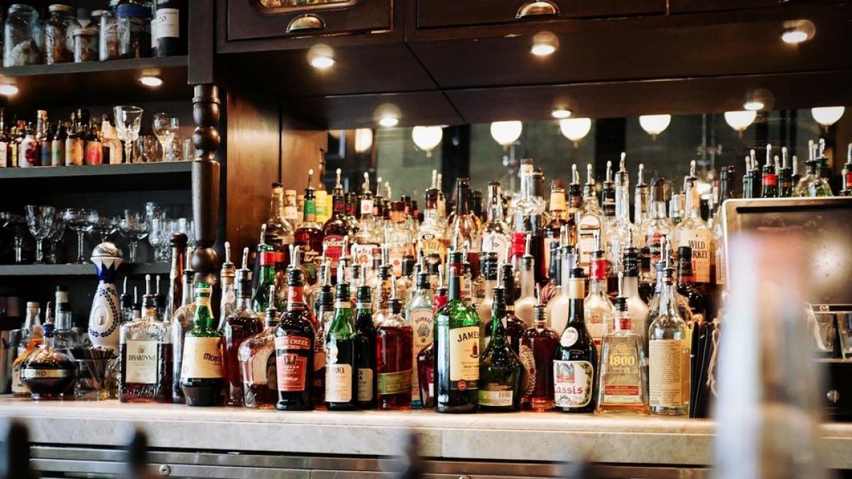 Los médicos reclaman a Sanidad subir el precio y edad de consumo del alcohol