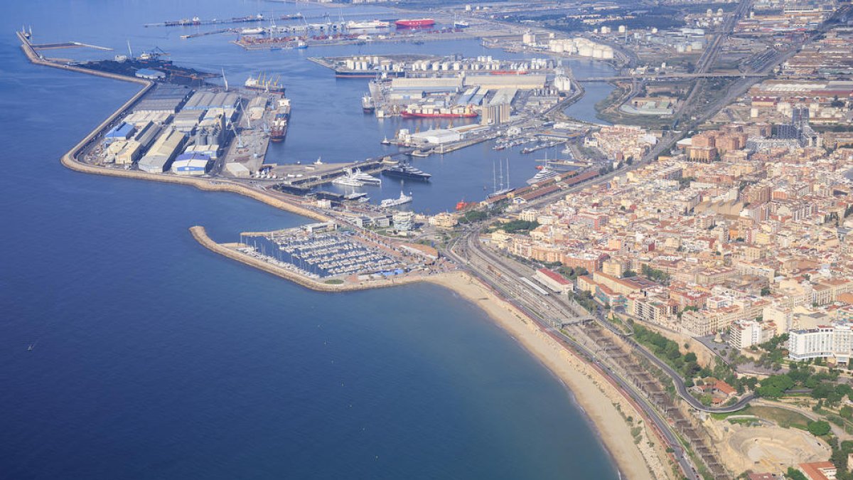 El Port Tarragona optimizará y modernizará su red hidráulica con una monitorización por radio y fibra óptica