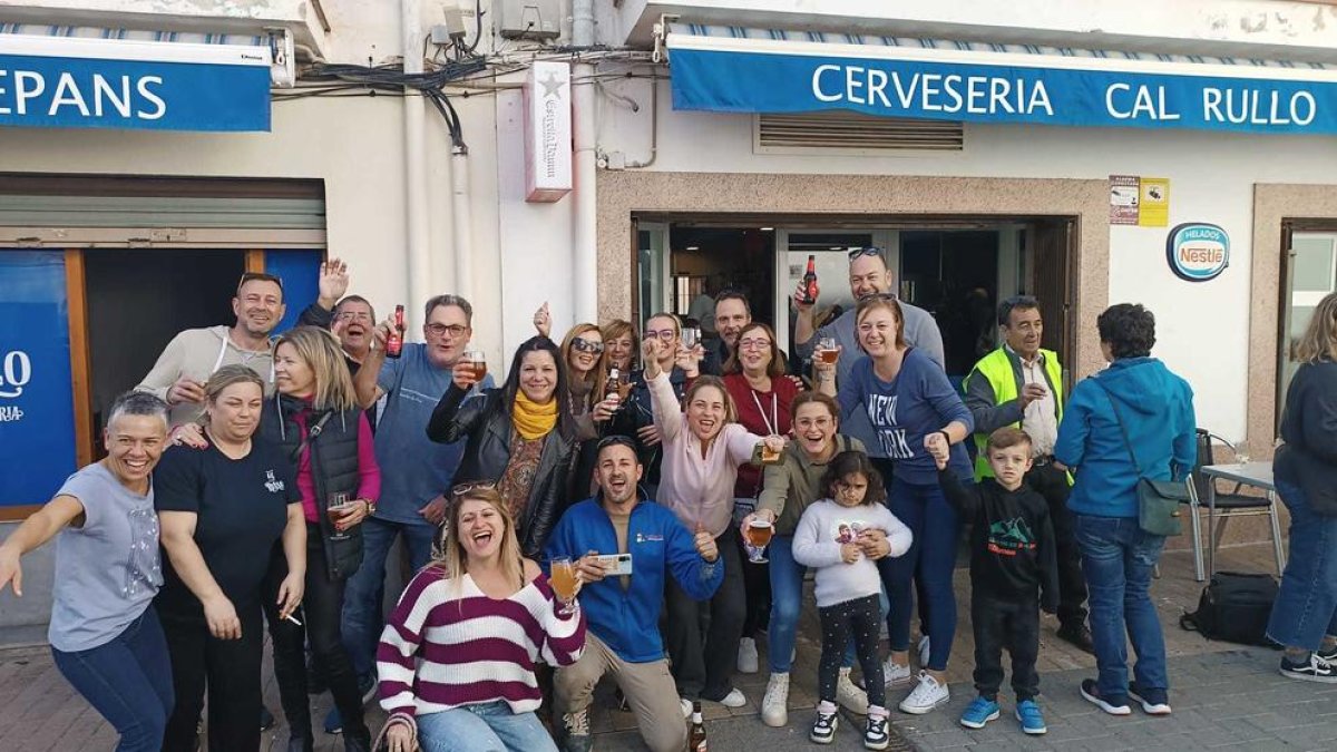 «Tots els turistes de l'Hospitalet de l'Infant que han passat per aquí, han comprat el número»