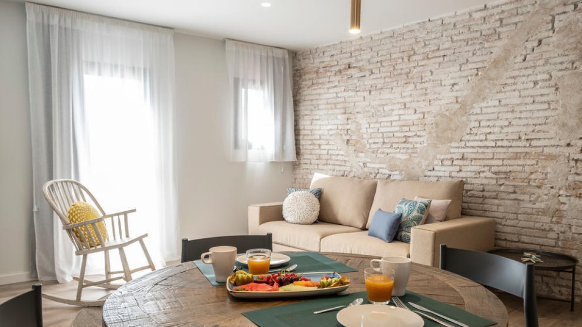 Les pernoctacions als apartaments turístics de Tarragona i l'Ebre disminueixen un 4,4%