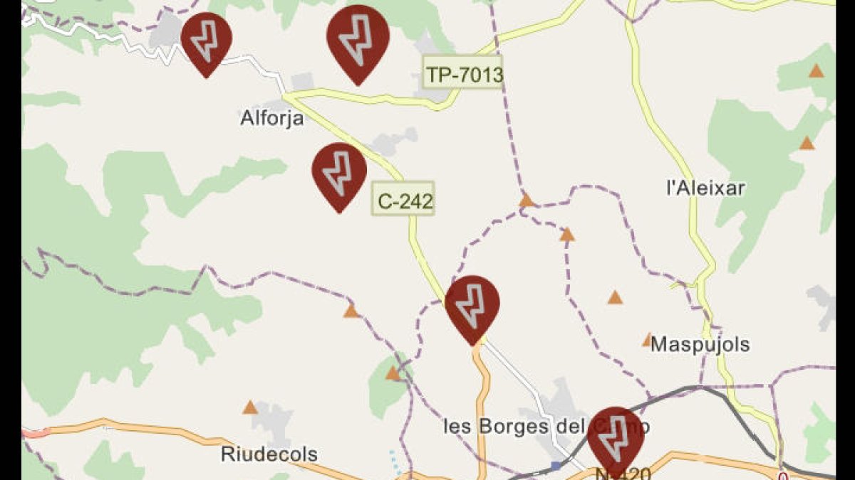 El incendio de una torre deja sin electricidad varios municipios del Baix Camp y el Priorat