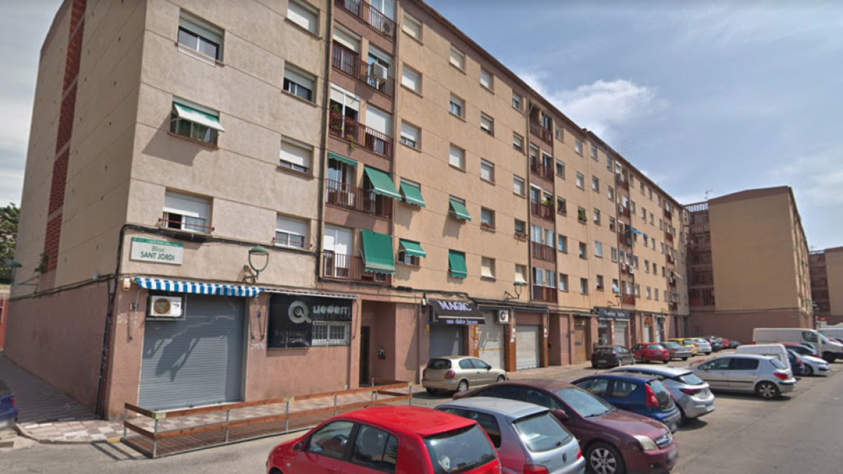 S'incendia la cuina d'un pis al Bloc Sant Jordi del barri de Sant Pere i Sant Pau