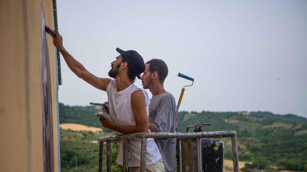 Víctor Garcia i Cristian Blanxer pintaran el mural del barri de l'Eixample de Cambrils