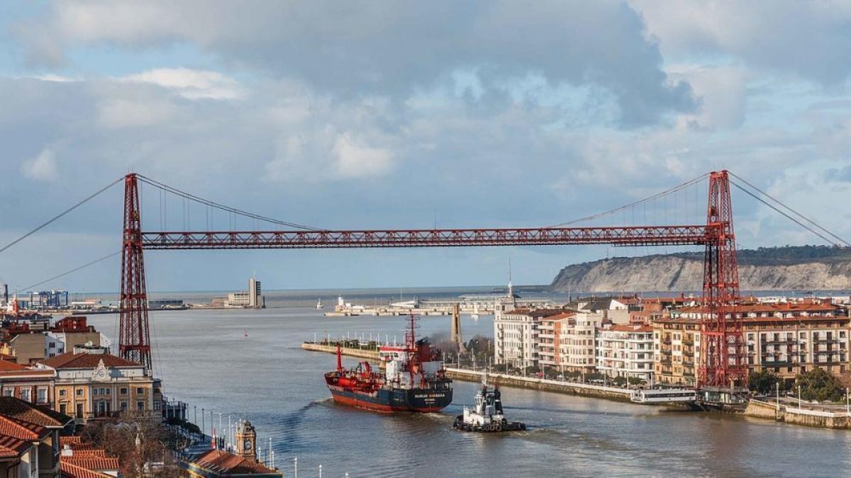 Troben el cadàver d'una dona amb peses lligades al cos a la ria de Bilbao