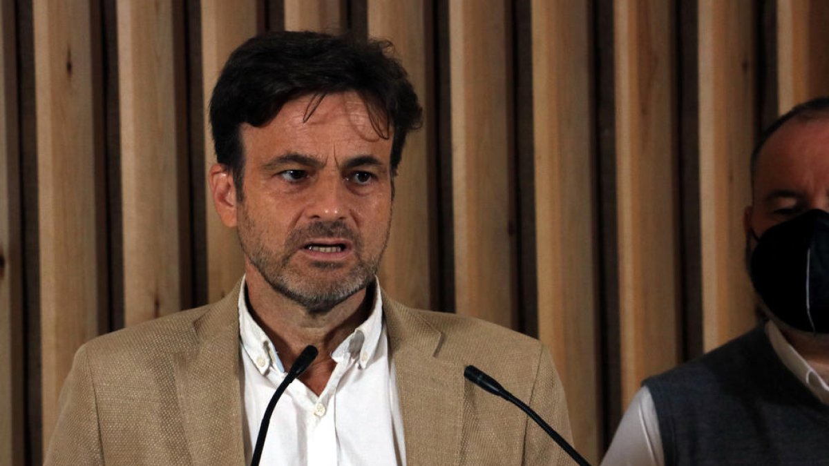 Los comunes piden «coherencia» a Cambray: «El profesorado no merece la arrogancia ni el menosprecio del Govern»