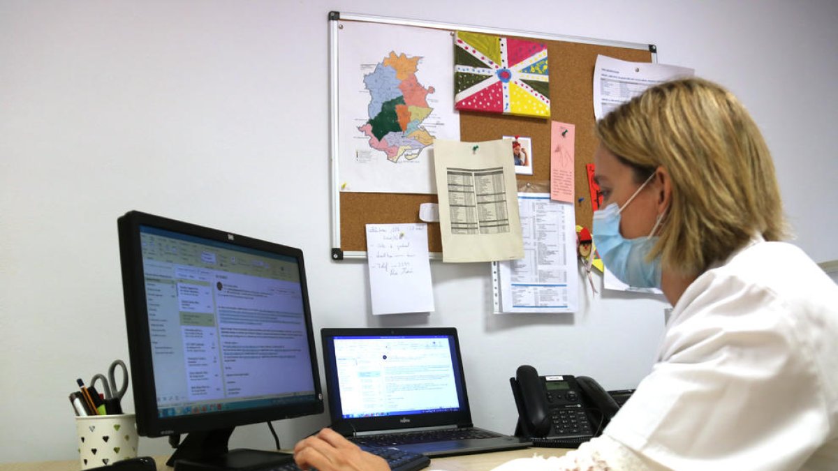 Ofereix incentius laborals i formatius per als metges de família que es quedin a l'Ebre