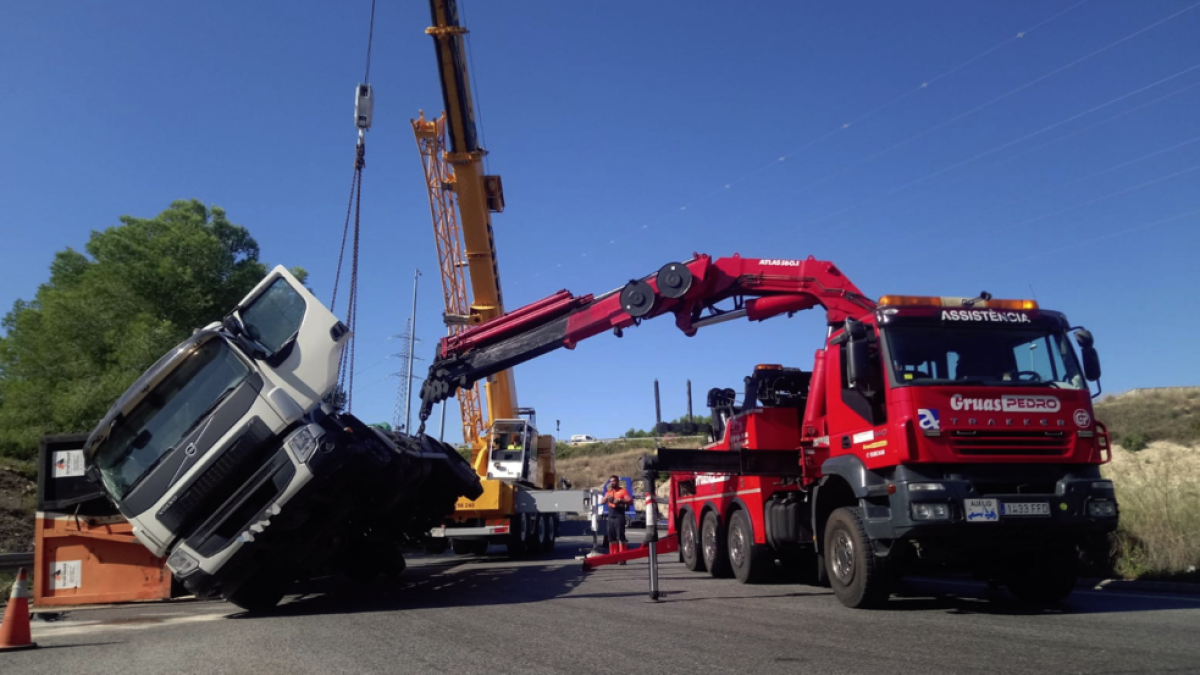 La falta de conductors allarga l'espera de la grua fins a les dues hores a Tarragona