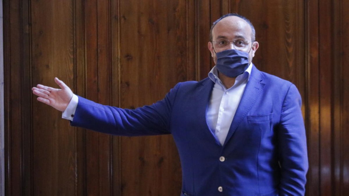 Alejandro Fernández insta a Casado a tomar «decisiones drásticas» y dar voz a la militancia