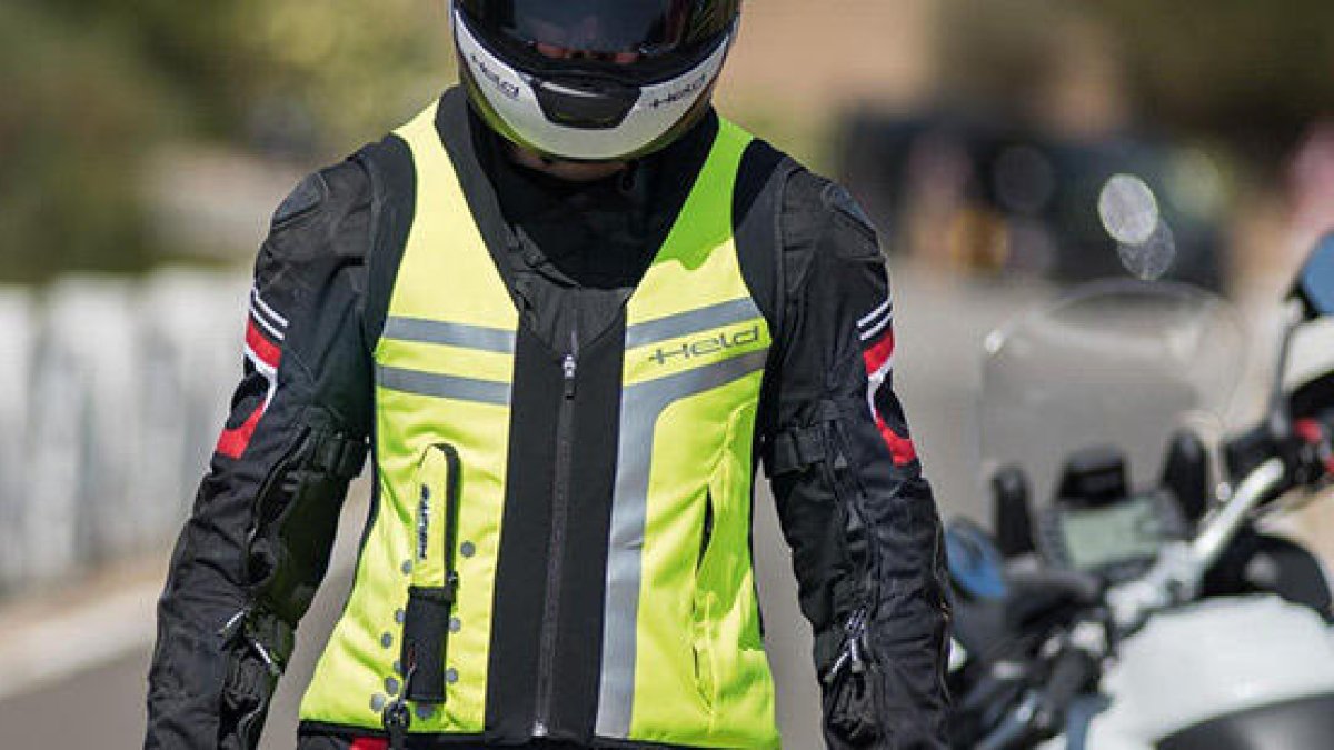 Reclaman que los que se examinen por|para el carné de moto lo hagan con chaleco airbag