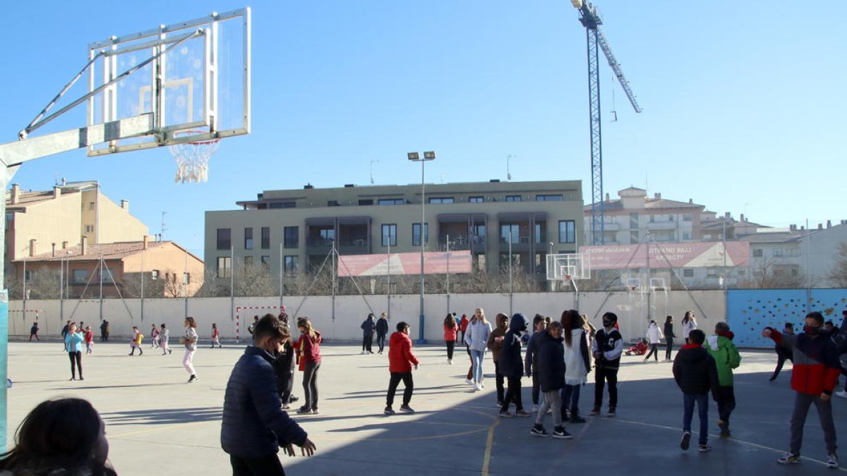 El miércoles se eliminan las cuadragésimas de contactos estrechos a los centros educativos