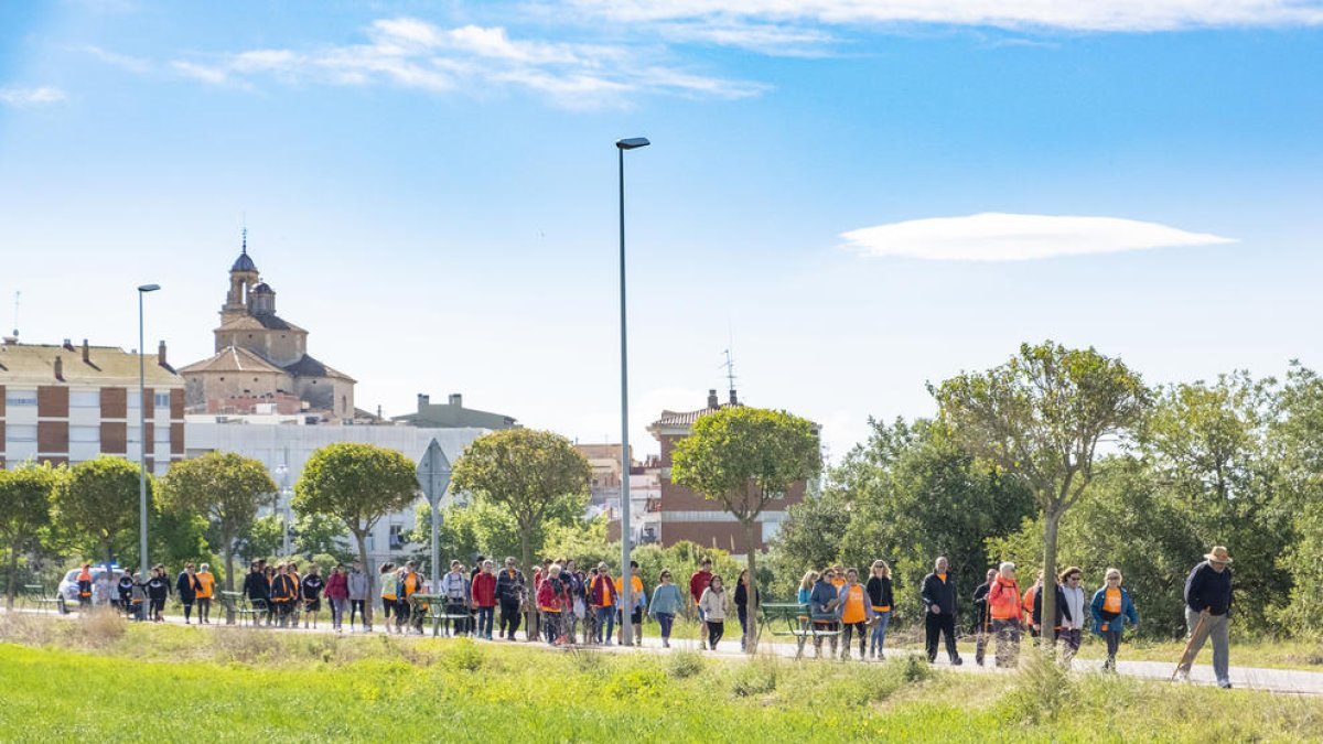 Unes 150 persones participen a la V Caminada de Primavera a Constantí