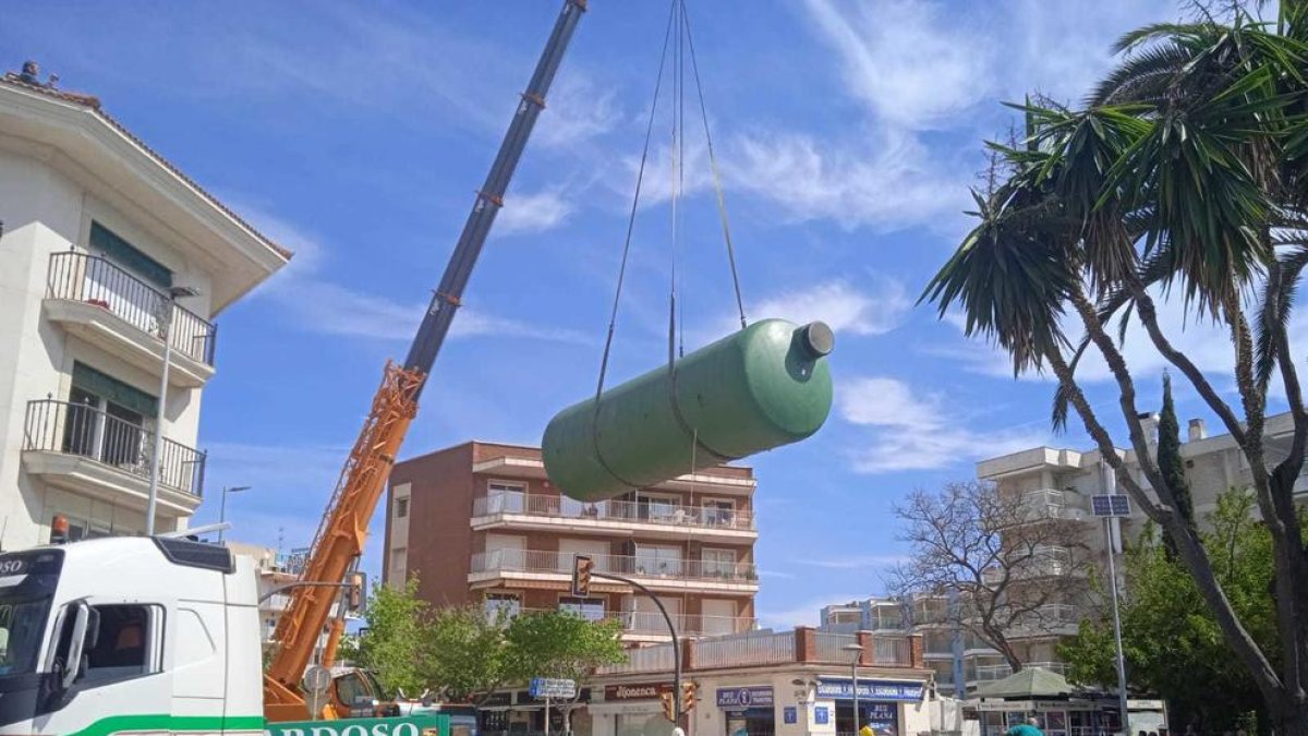 Cambrils inicia la instal·lació del dipòsit separador d'hidrocarburs a la Rambla Jaume I