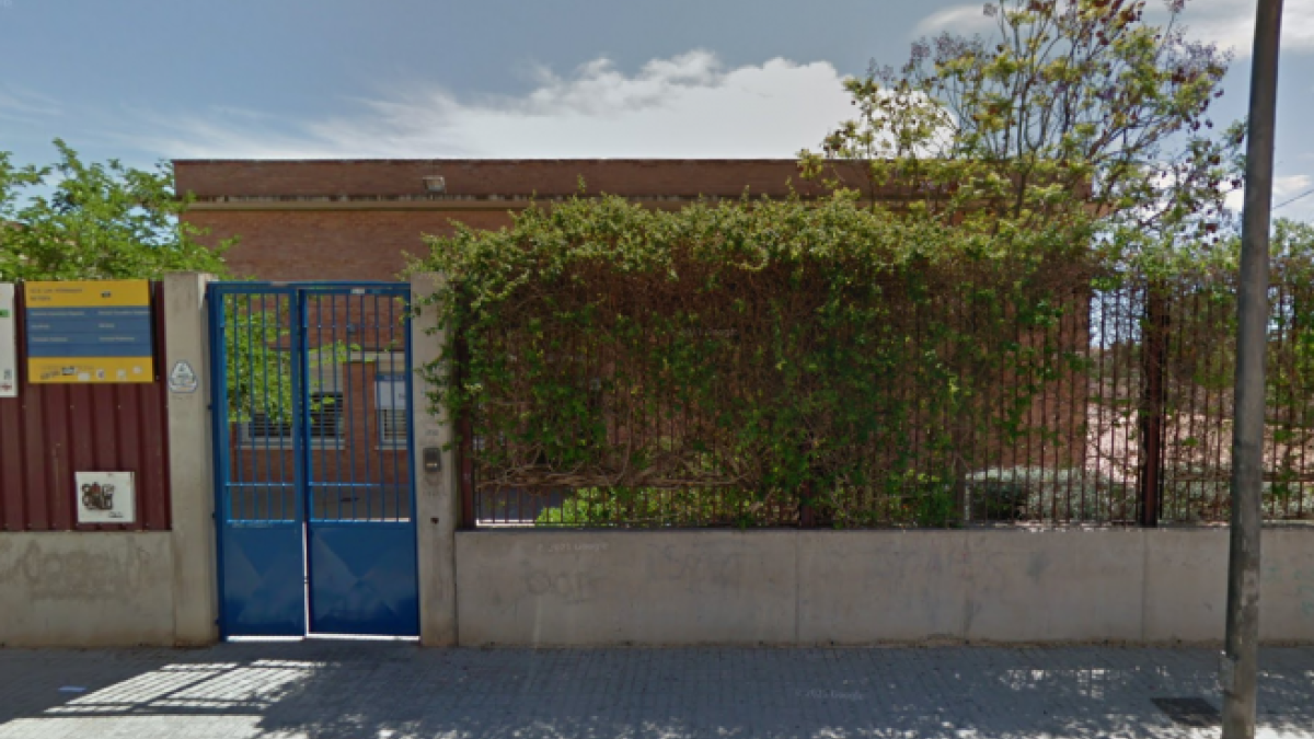 Almenys deu expulsats d'un institut de València per una agressió homòfoba de 200 alumnes a un docent