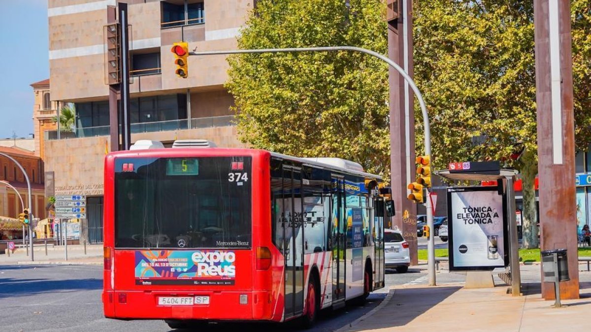 La negociació del conveni de l'EMT supera la data límit dels treballadors