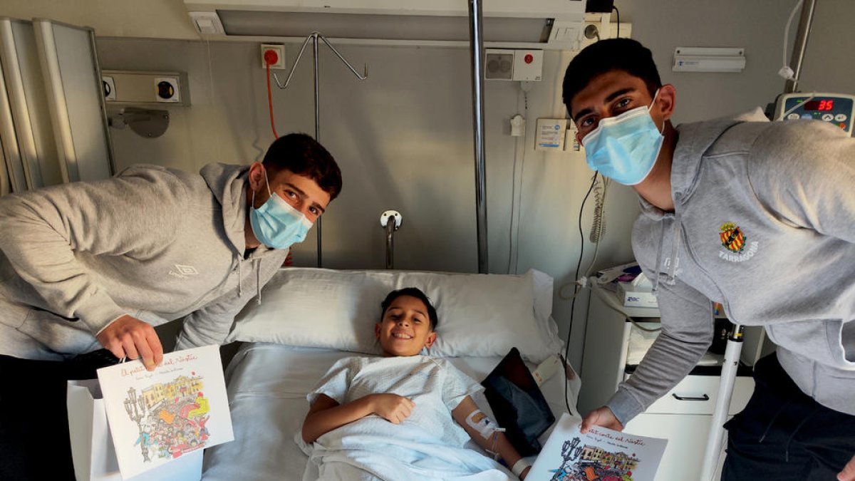 El Nàstic visita los hospitales tarraconenses