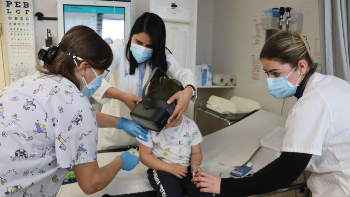 Gafas de realidad virtual para reducir el miedo y la ansiedad en la vacunación infantil
