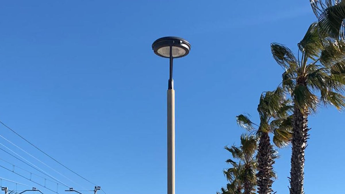 Roda de Berà renueva íntegramente el alumbrado del Paseo Marítimo