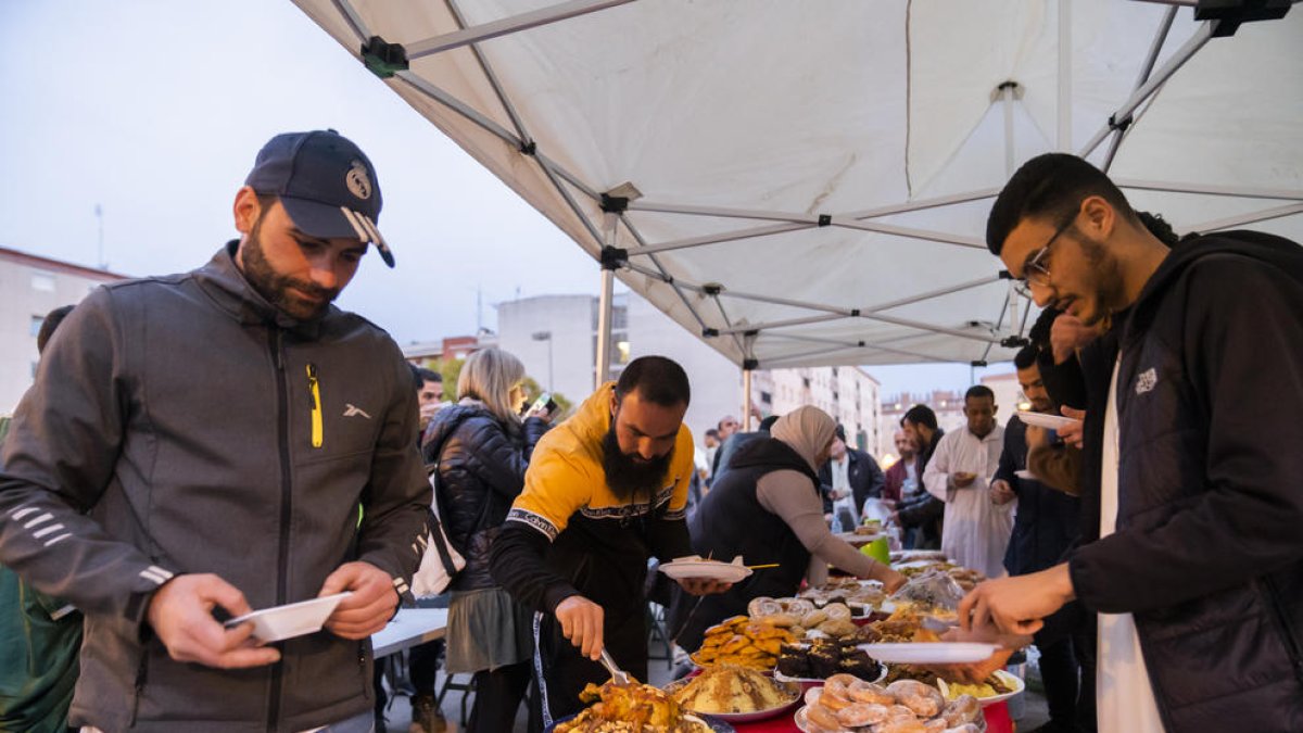 Els musulmans de Sant Pere i Sant Pau conviden el veïnat pel Ramadà