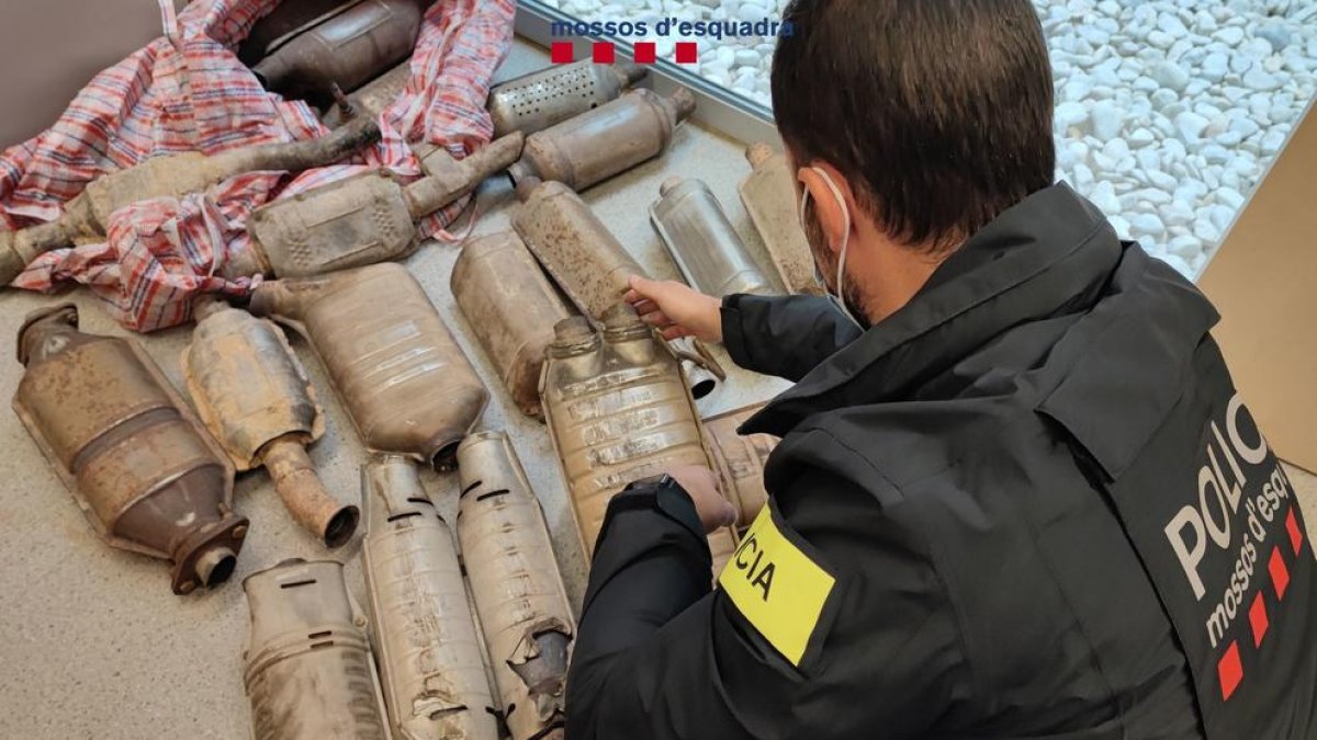 Detenido un hombre en la Canonja por vender catalizadores hurtados