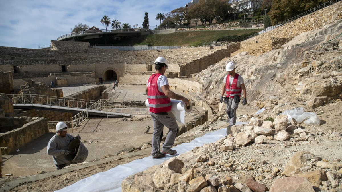 Actuació preventiva a la roca de l'Amfiteatre per evitar filtracions d'aigua