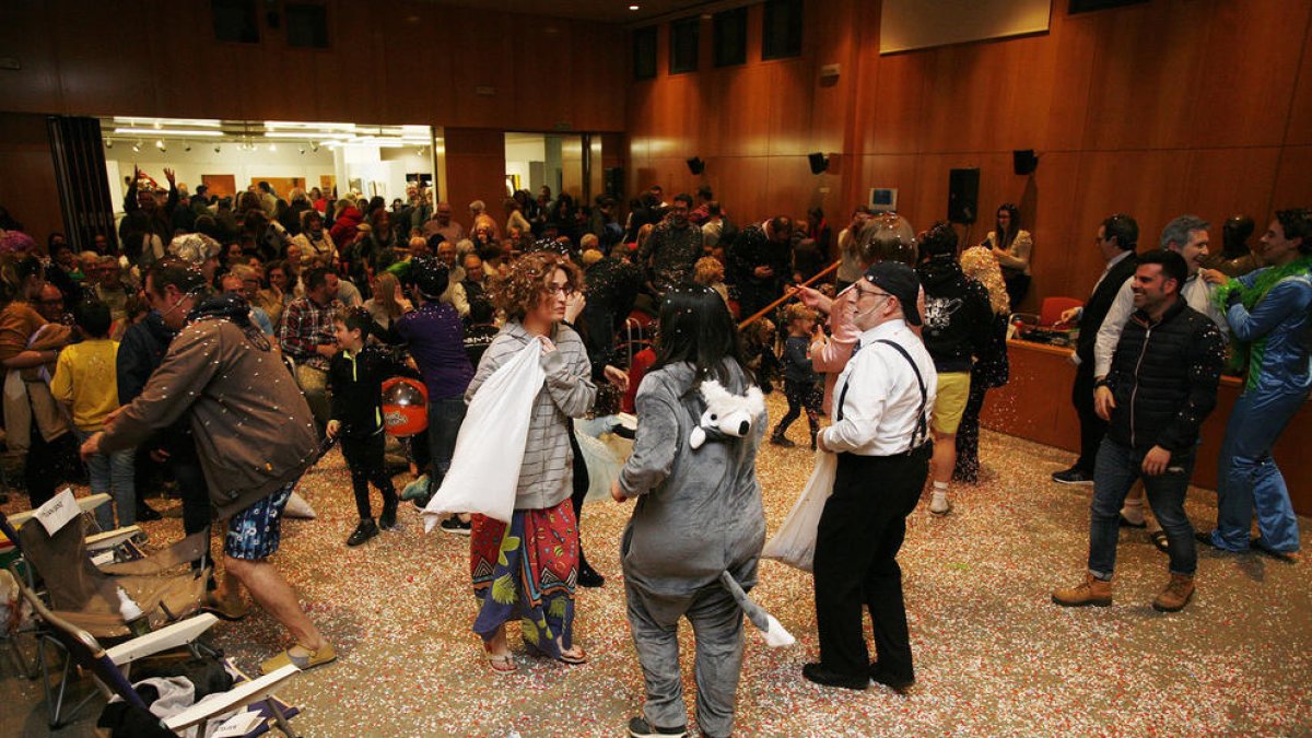 El rey Carnestoltes de Cambrils volverá a tomar posesión de su mandato en la Sala de Plenos