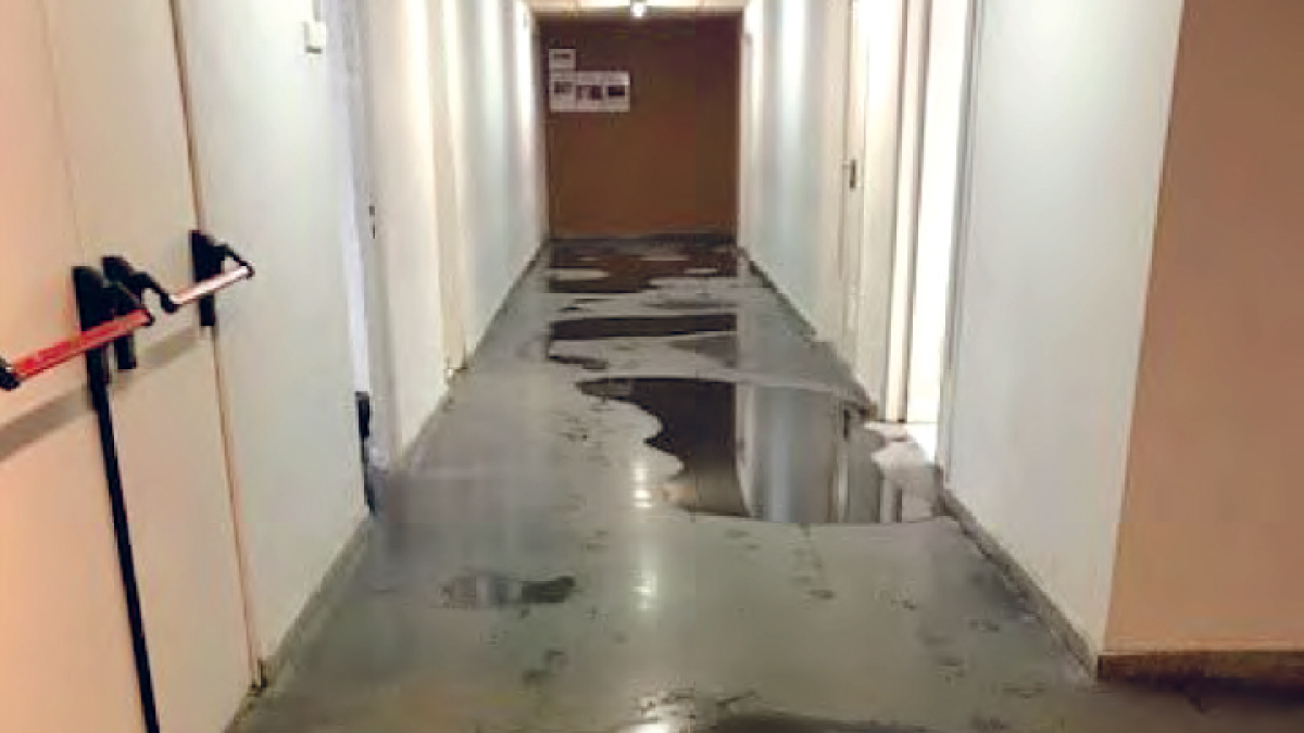 Educació licita las obras para evitar filtraciones en Martí i Franquès