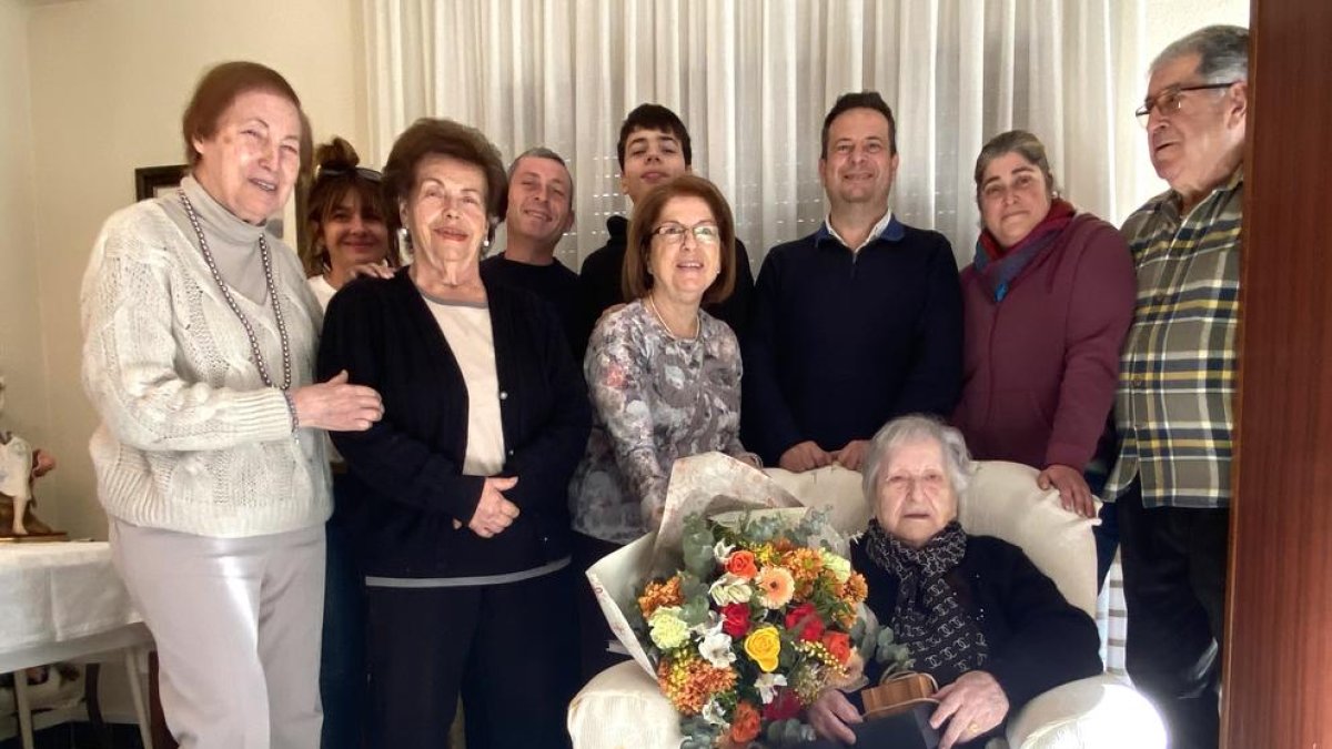 Cambrils homenajea a la centenaria Antònia Costa Mulet
