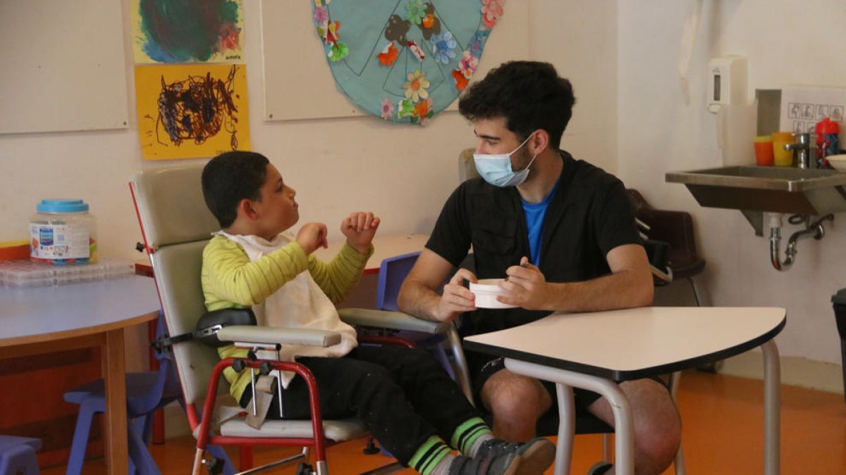 La Generalitat creará 800 nuevas plazas en centros de día y residencias para personas con discapacidad