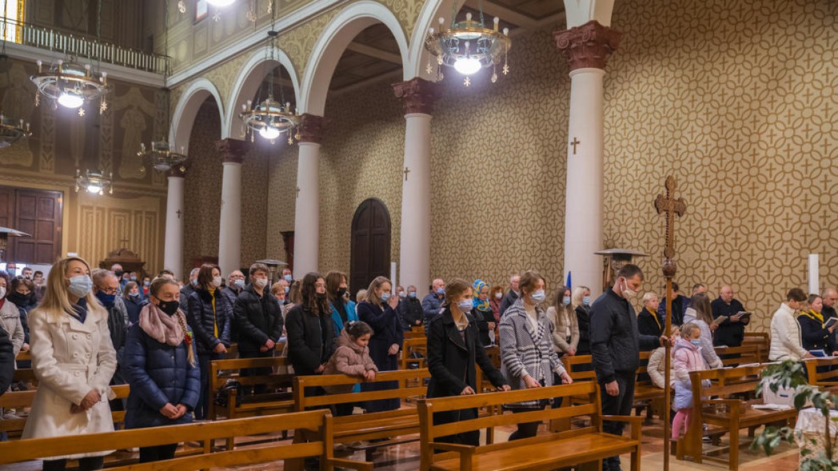 La comunidad ucraniana de Tarragona se reúne en una misa contra la guerra