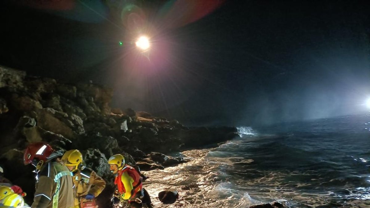Muere un hombre después de caer desde unos 10 metros en el Roquer de Torredembarra
