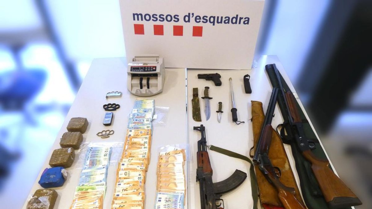 Detienen a siete integrantes de un grupo criminal que intentaba un desembarque de hachís en Alcanar