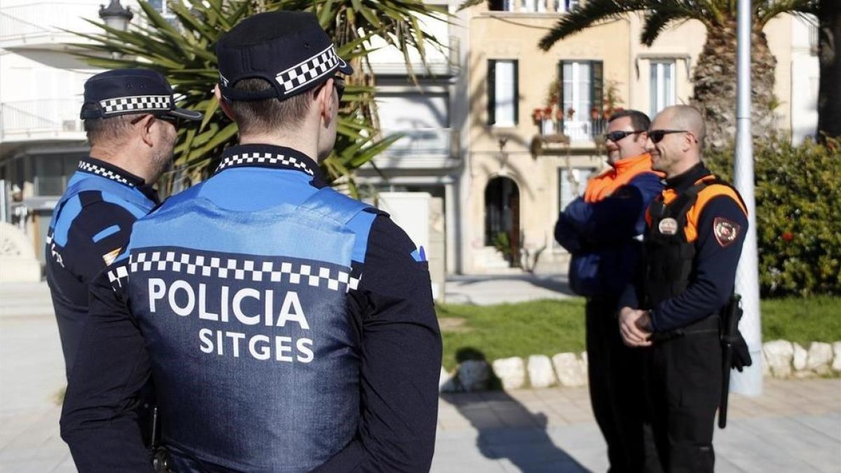 Identifiquen deu joves com a autors de les dues agressions homòfobes ocorregudes a Sitges