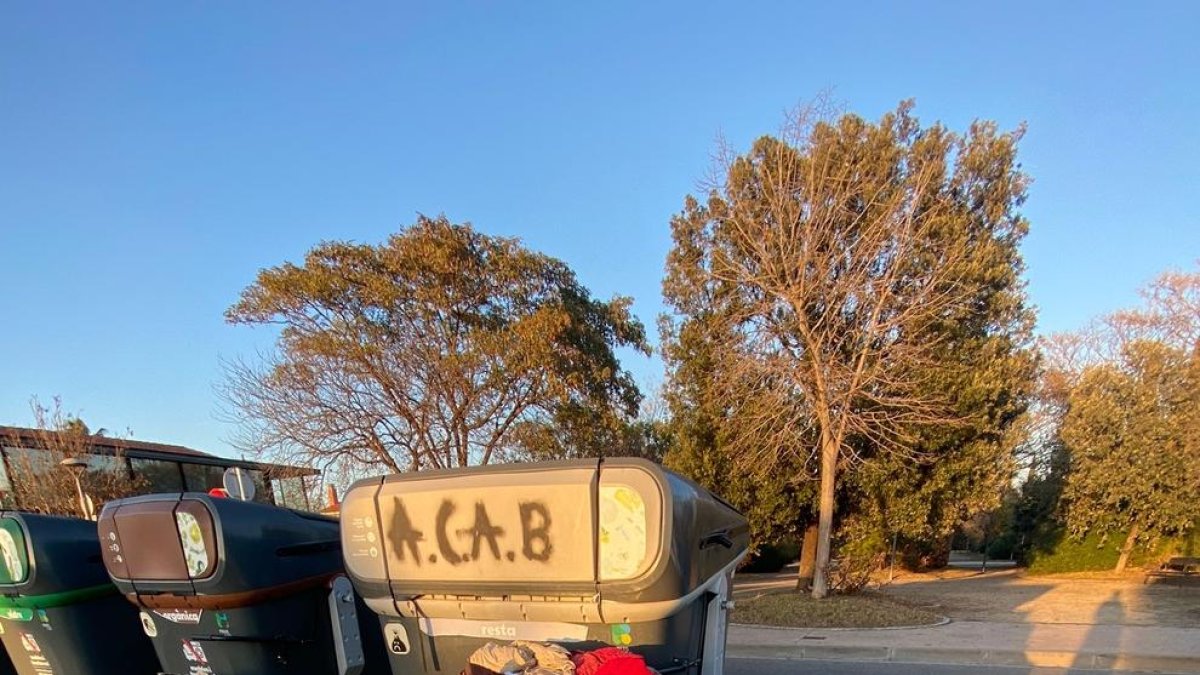 Veïns de la urbanització Blancafort de Reus denuncien l'acumulació de deixalles