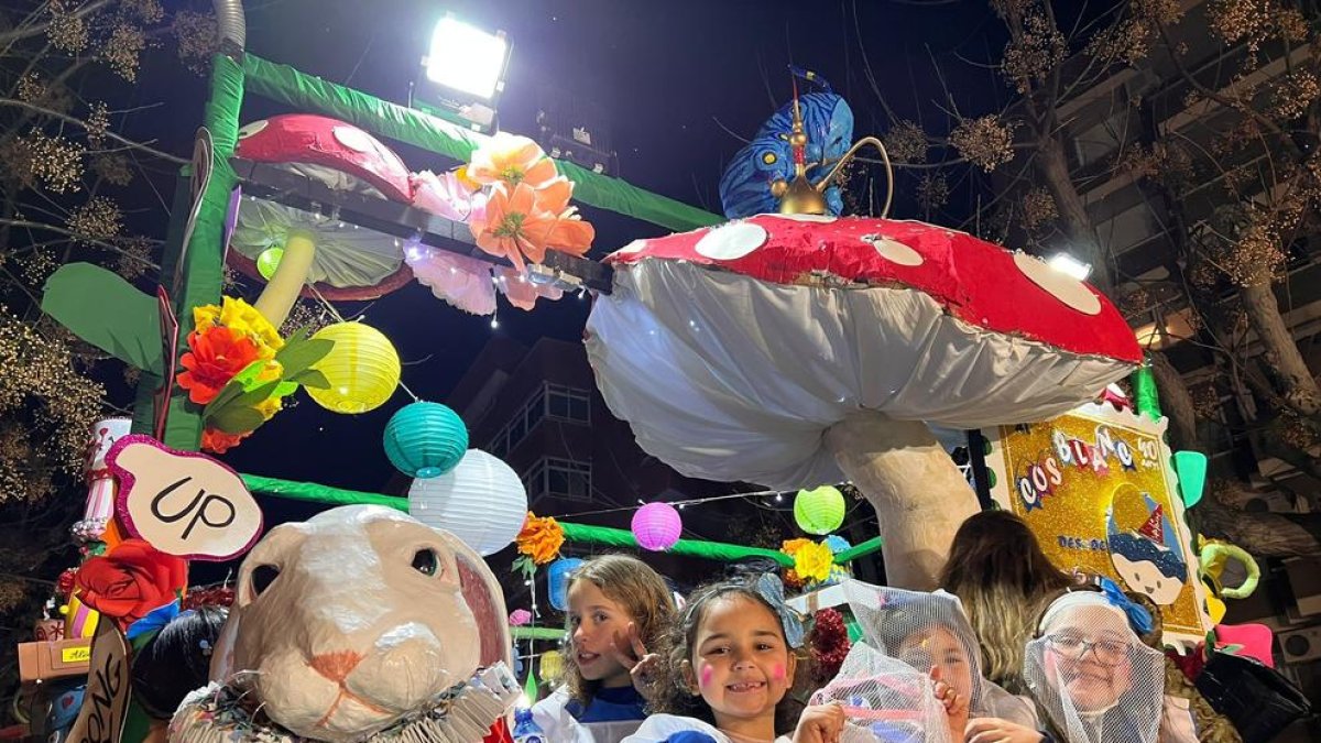 Más de 40.000 personas disfrutan del Coso Blanco de Salou