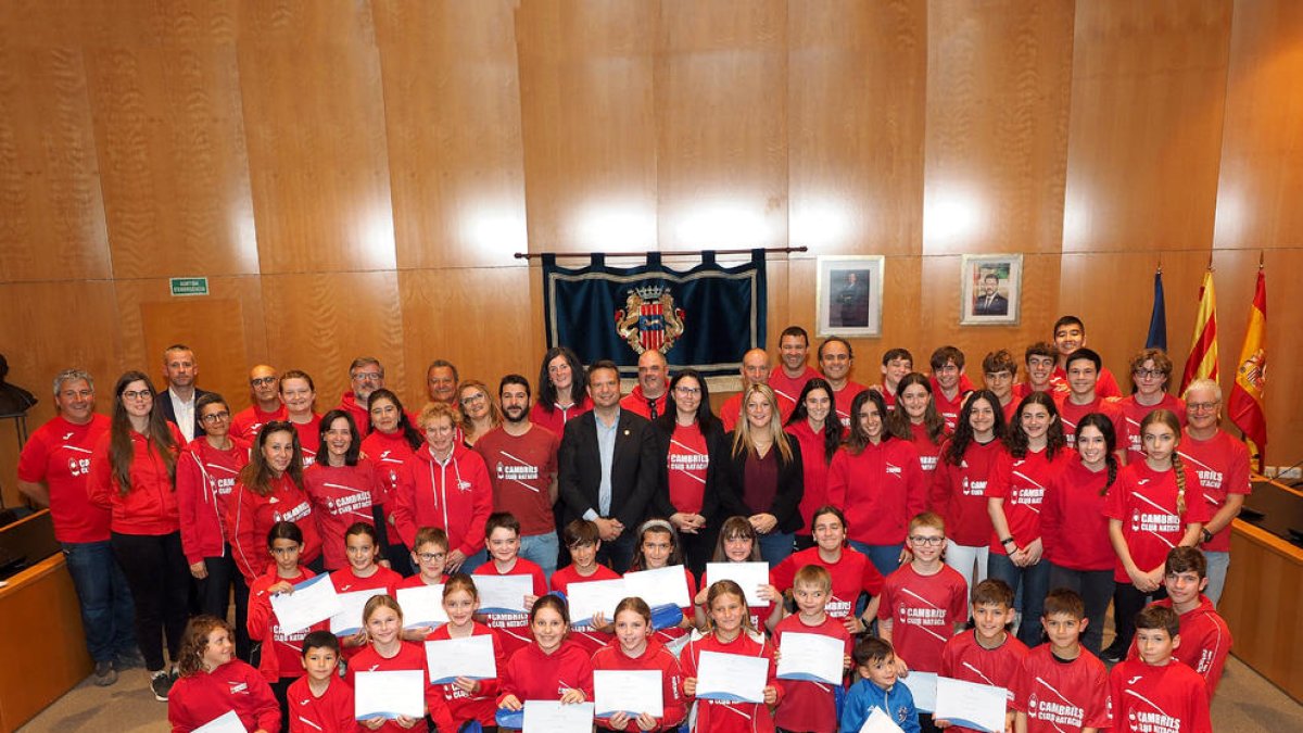 L'Ajuntament de Cambrils reconeix la trajectòria i els èxits esportius del Cambrils Club Natació