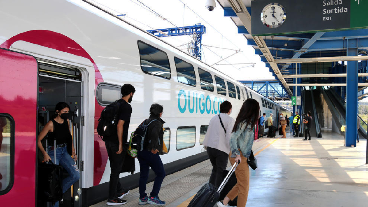 Averiado un tren de alta velocidad dentro de un túnel en Roda de Berà con 461 pasajeros