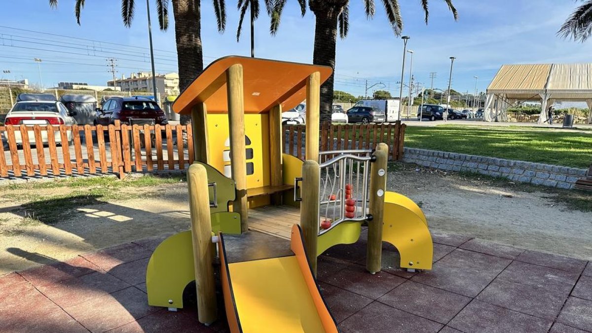 Torredembarra instal·la cinc nous jocs infantils en diferents parcs del municipi