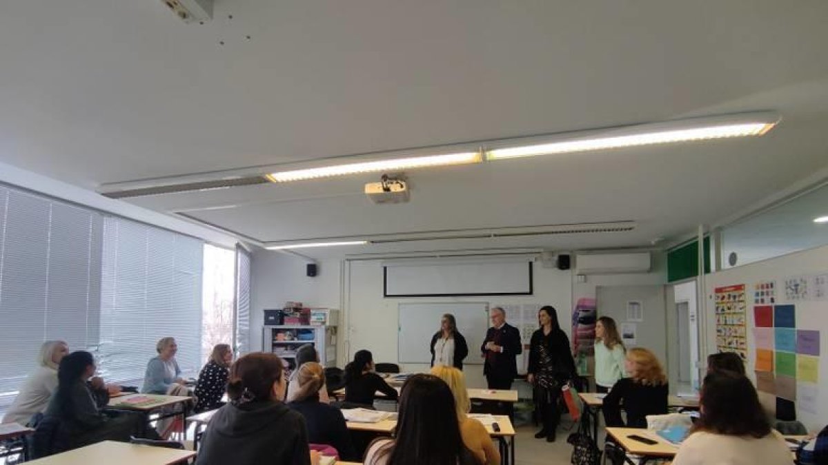 L'alcalde de Salou, Pere Granados, visita el Centre de Formació Permanent Atenea