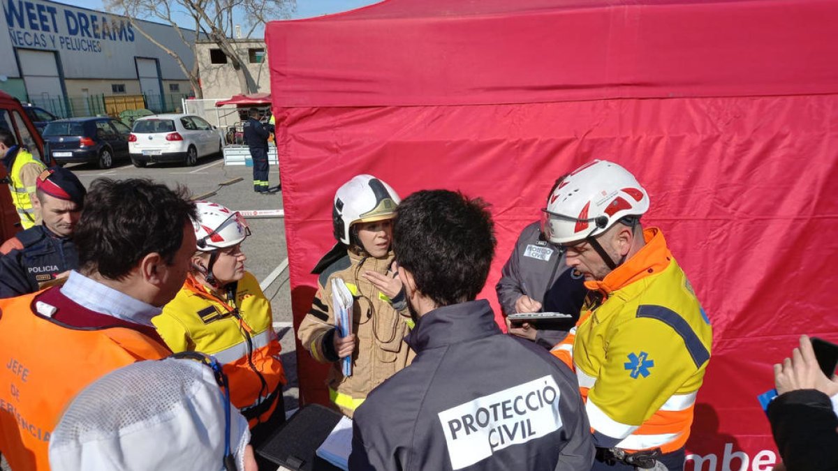 Un simulacro de accidente químico en unos laboratorios de Ulldecona pone a prueba el PLASEQCAT
