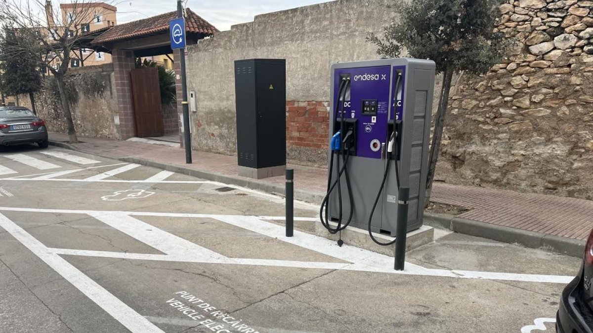 Perafort instala un punto de carga para vehículos eléctricos