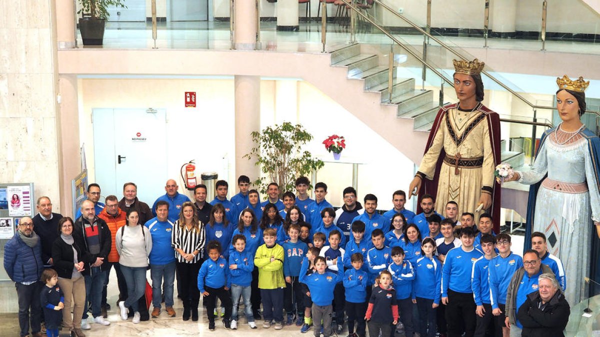 Cambrils reconoce la trayectoria y los éxitos del Cambrils Club Hoquei