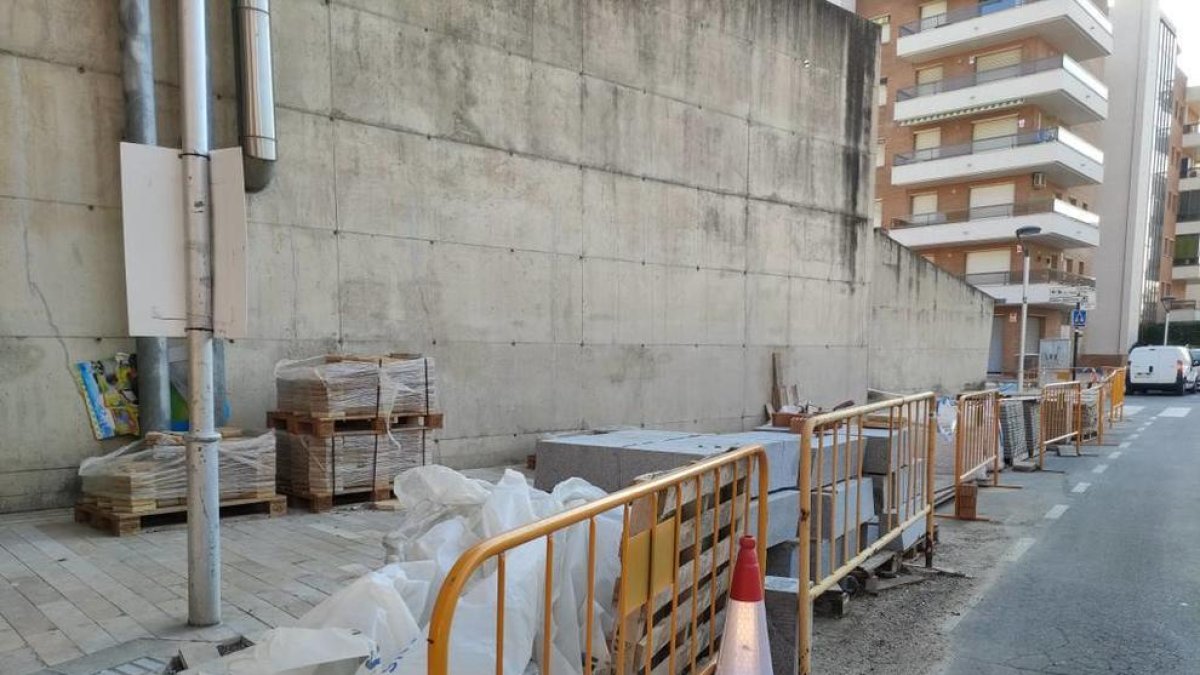 Salou repara el pavimento de los alrededores de la Biblioteca y de las calles del casco antiguo