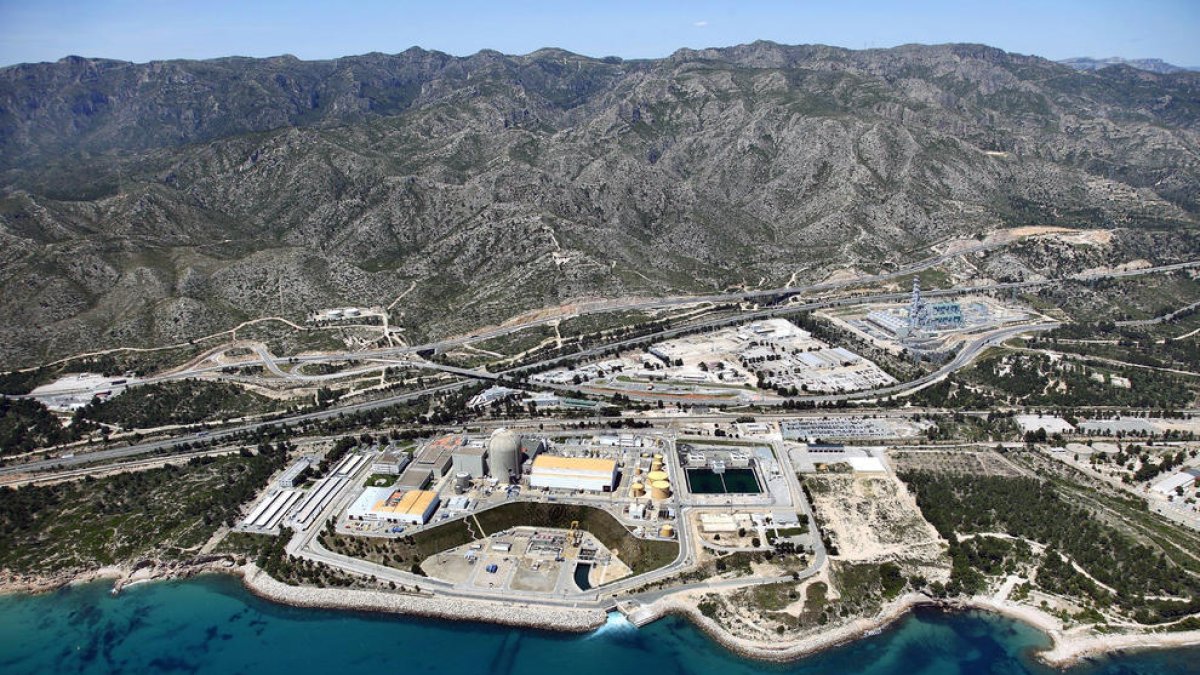 El Estado se compromete a buscar financiación para reconvertir la antigua central de Vandellòs I