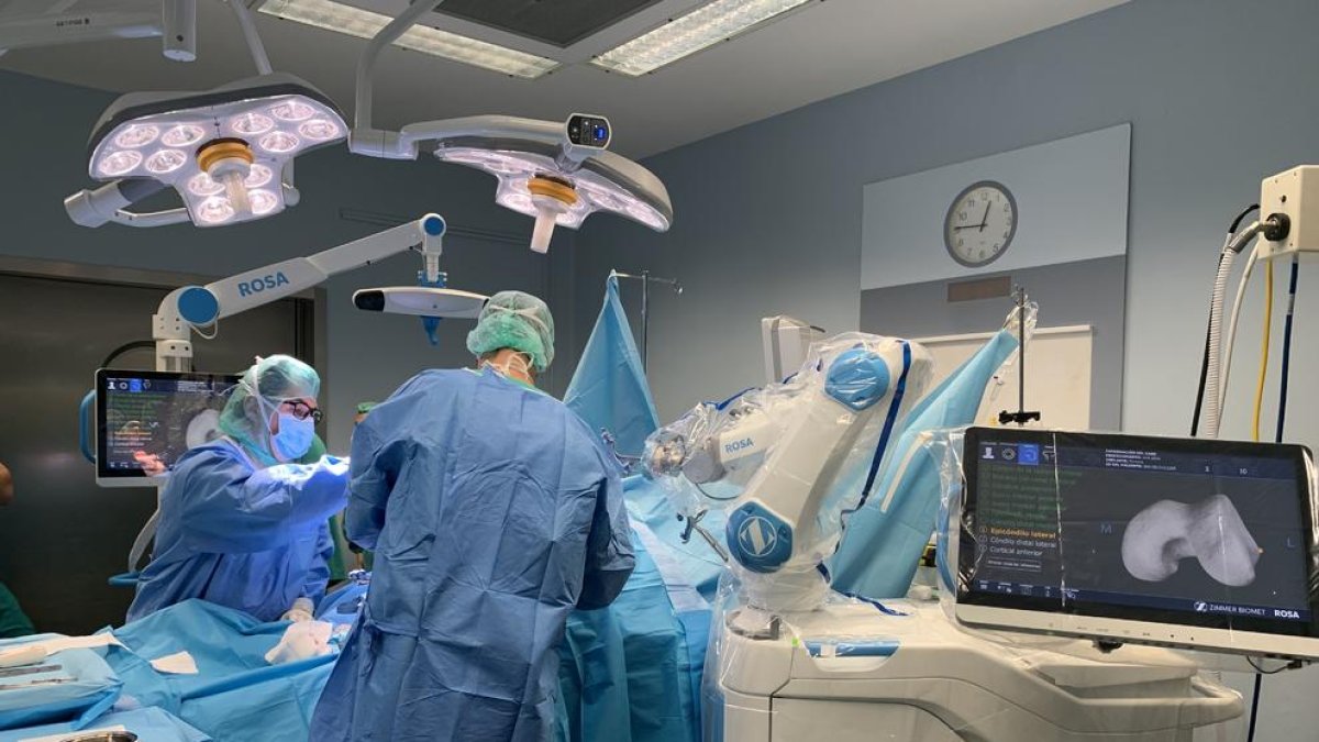 Suben las listas de espera para pruebas y el especialista pero bajan en algunas operaciones