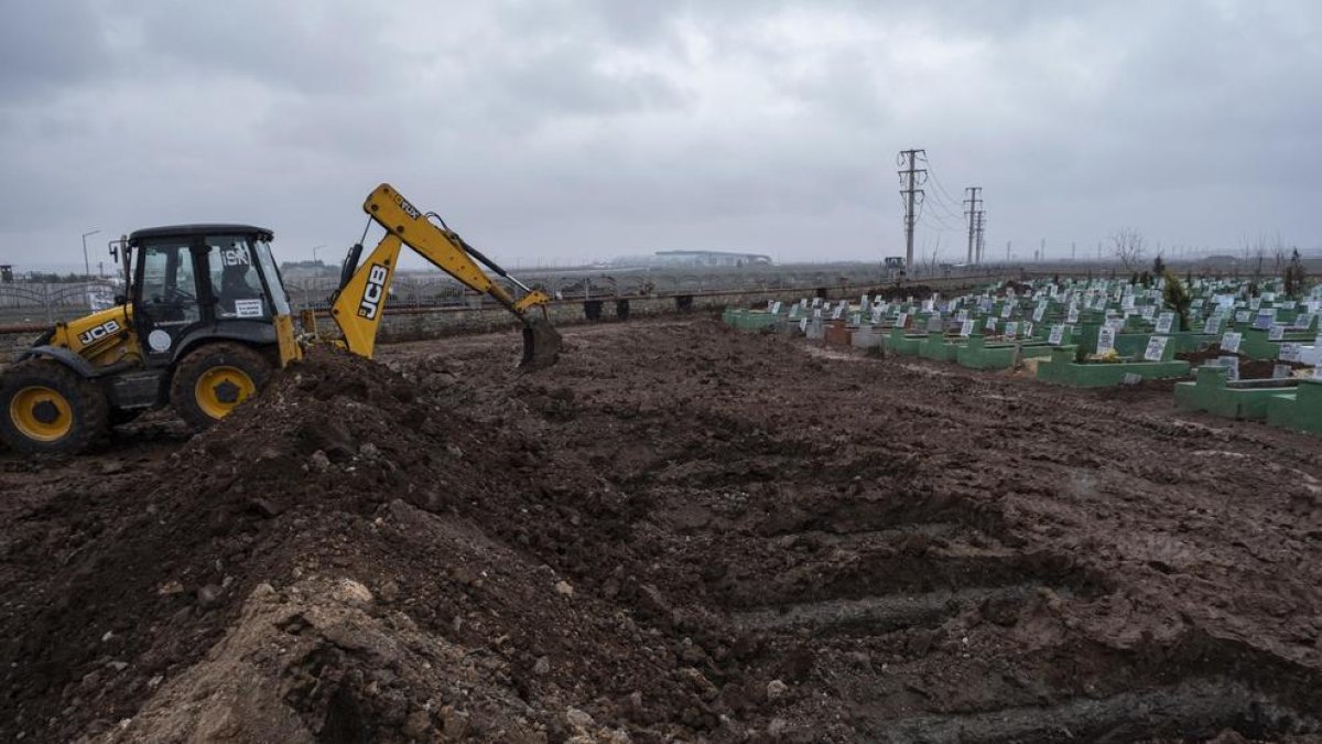 Els morts al terratrèmol a Turquia i Síria ja superen els 16.000