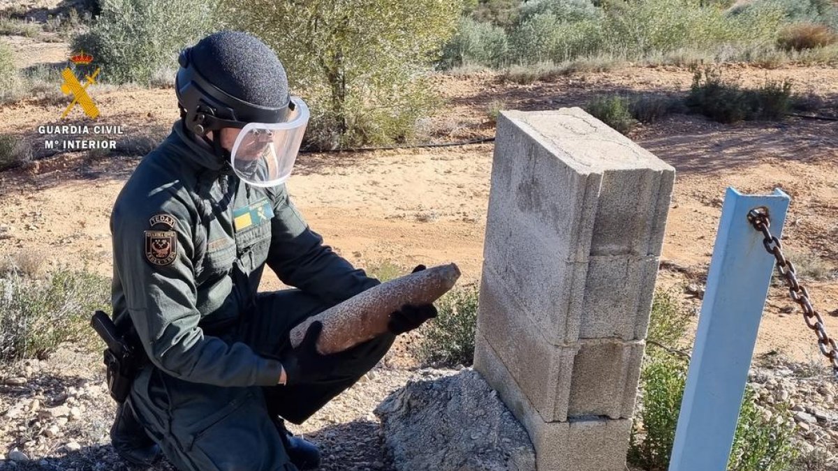 Destruyen tres proyectiles de artillería y dos granadas de mortero halladas en la Terra Alta