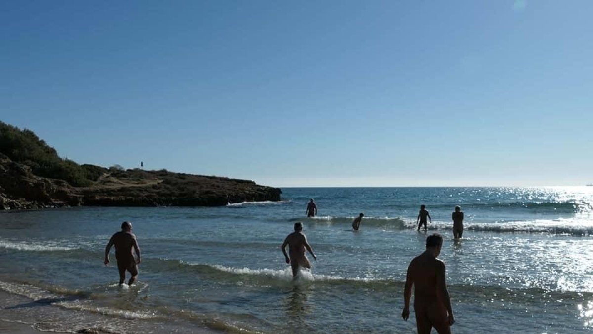 El Gobierno elimina la frontera entre la zona nudista y la textil en la Savinosa de Tarragona