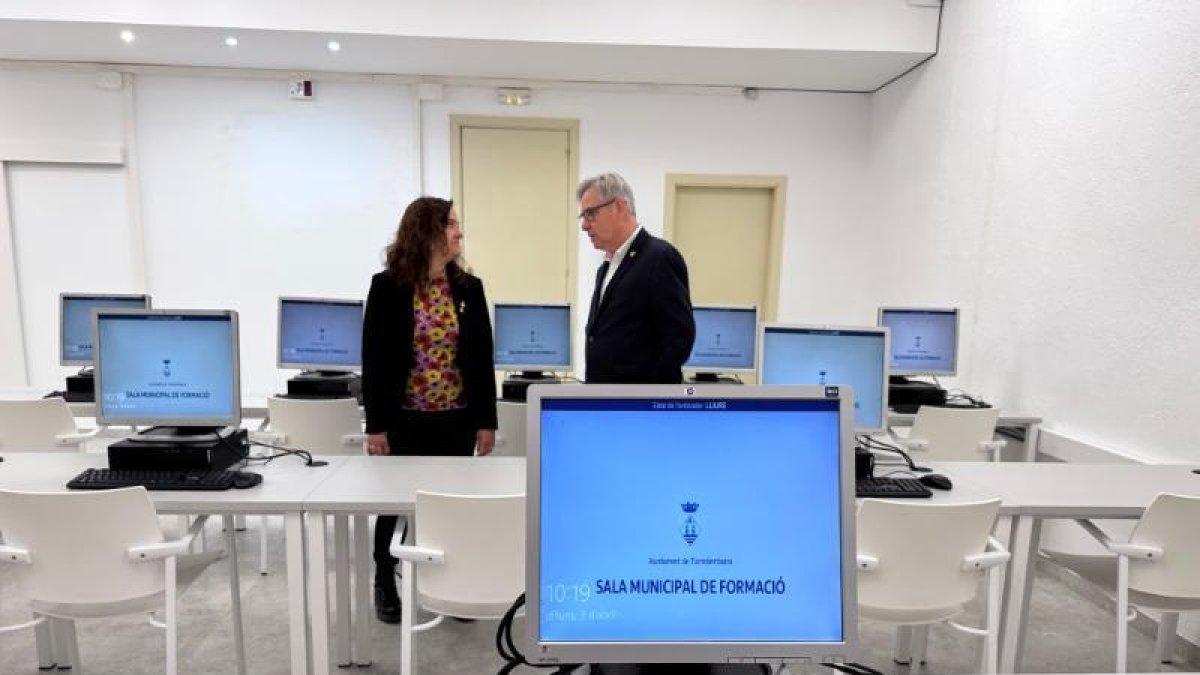 Torredembarra obre una aula digital a persones sense recursos propis