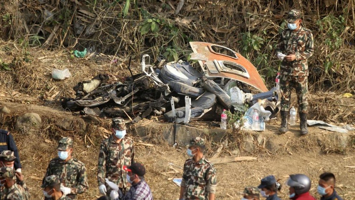Ascienden a 68 los muertos en el accidente aéreo en Nepal